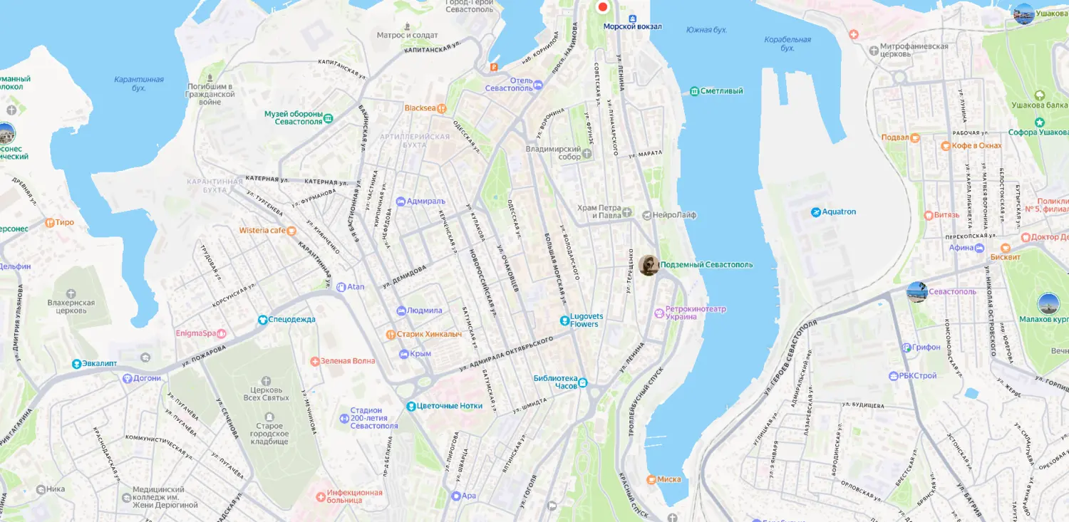 Скриншот картографического сервиса с детальным видом на исторический центр Севастополя: улицы, площади, набережная