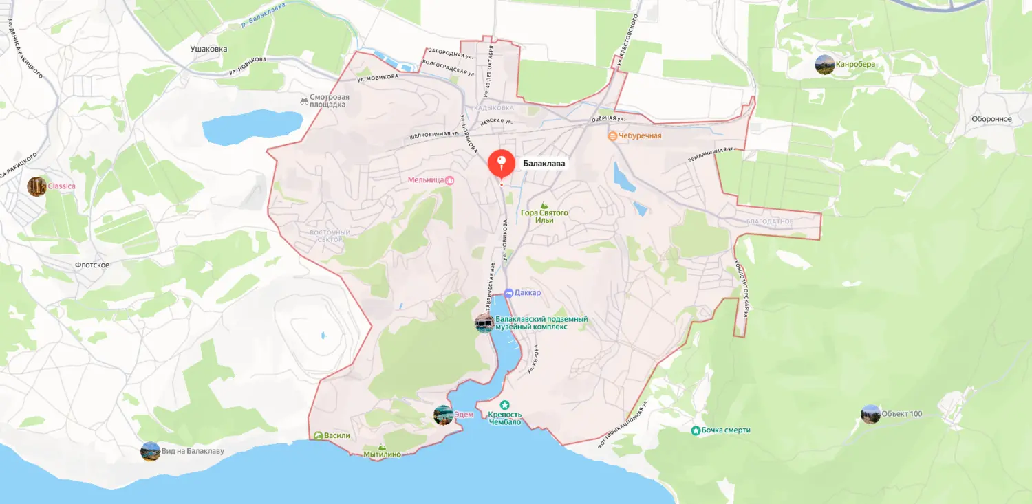 Скриншот картографического сервиса с детальным видом на город Балаклава и её бухту в Севастополе