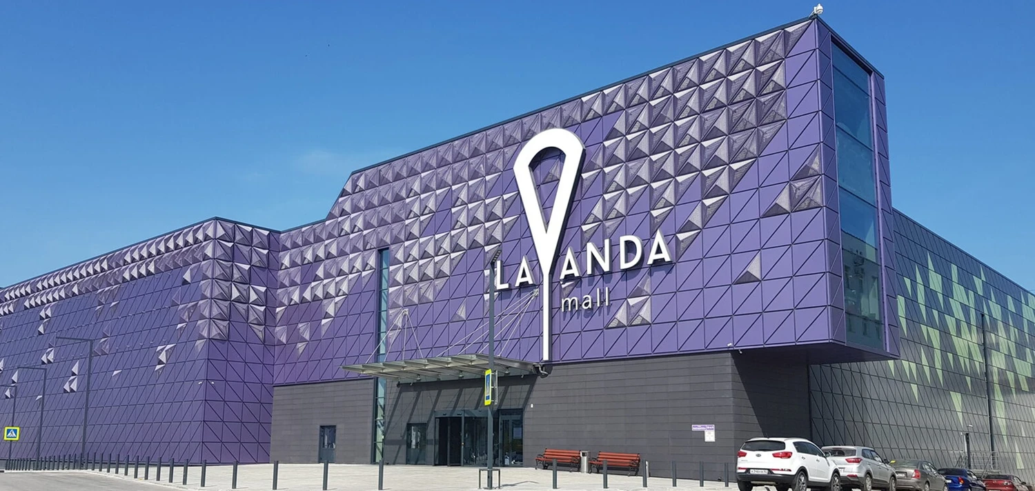 Фото фасада ТЦ Lavanda Mall на улице Вакуленчука в Севастополе - пример премиального торгового центра