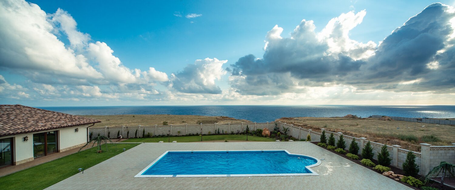 Форматы загородного жилья: ИЖД, коттедж, таунхаус, дуплекс, эллинг в Севастополе